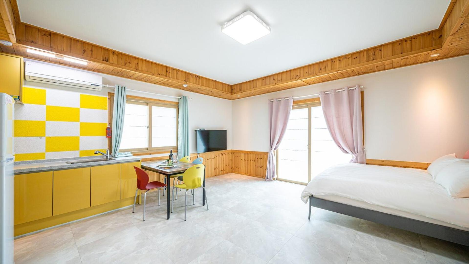 Kyeongju Changdelier Pension Gyeongju Room photo